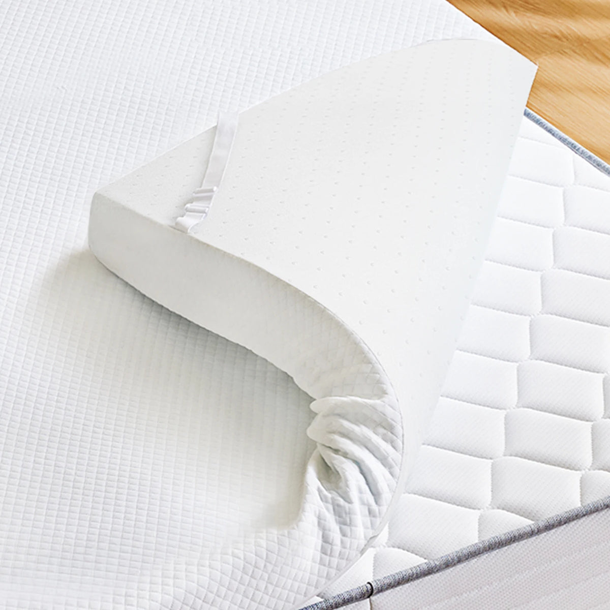 MCQ Gel Cooling Memory Foam Mattress With Breathable Cloth Cover